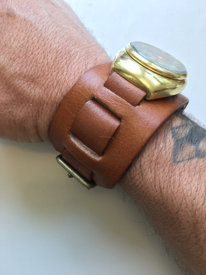 Wide Cuff watch worn by Brad Pitt in OUATIH| Tarantino movie