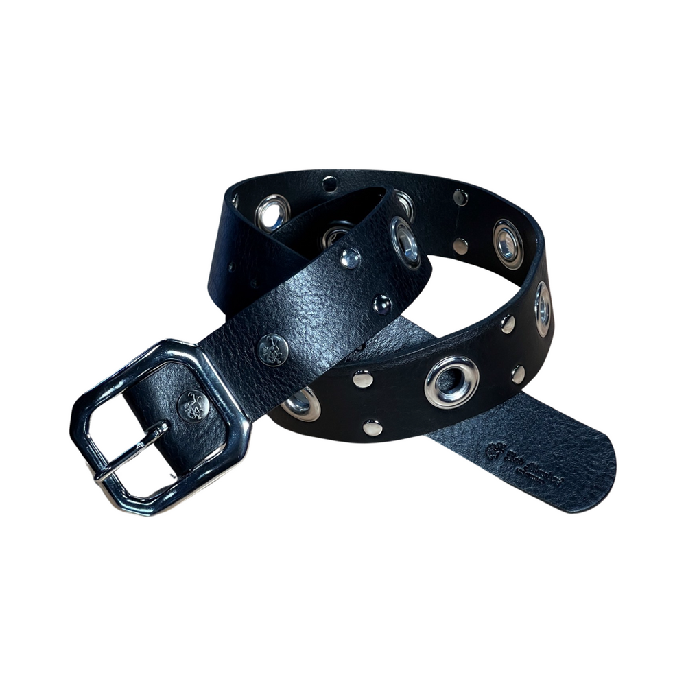 Close-up of Gisele Belt with black leather and solid brass buckle