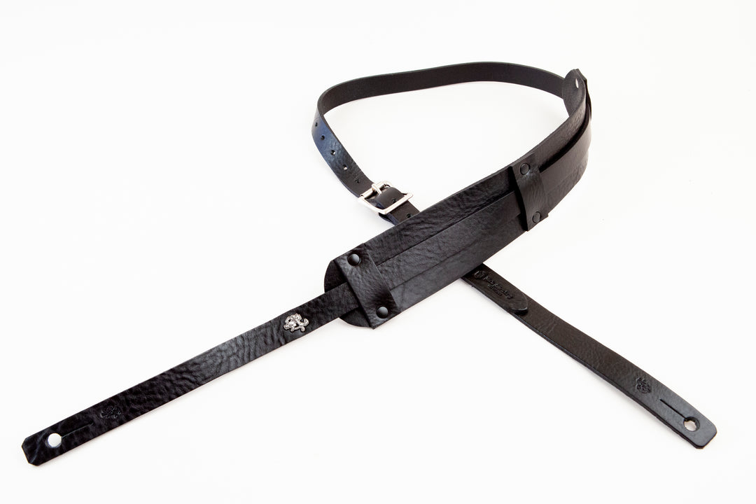 Guitar strap with shoulder pad in leather